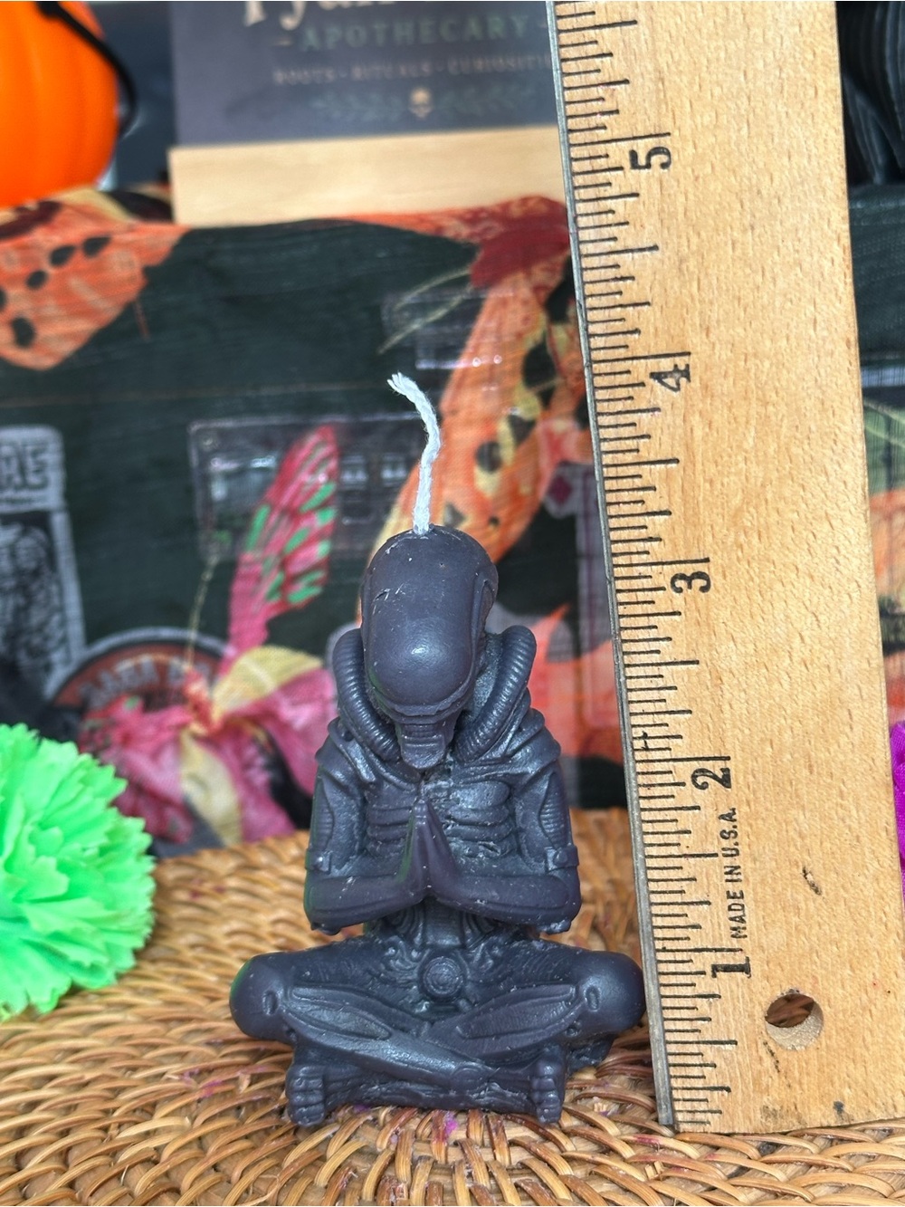 Alien Meditation Candle - Picture 4 of 9